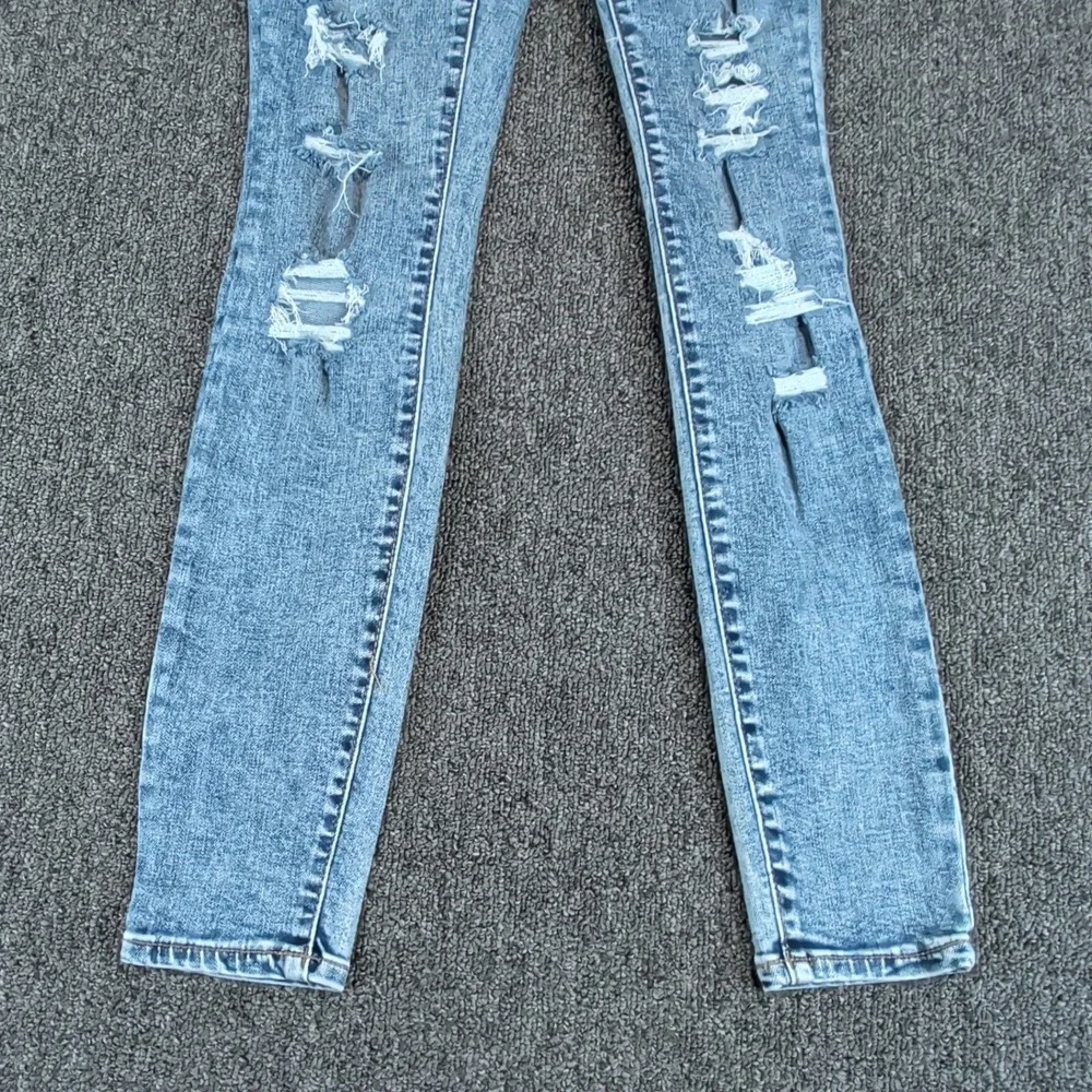 SO Ultimate Jegging Size 3/26 High Rise Distressed Light Wash Skinny Blue Jeans - Picture 2 of 11